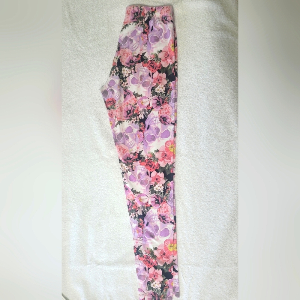 Floral Print With Skulls Leggings